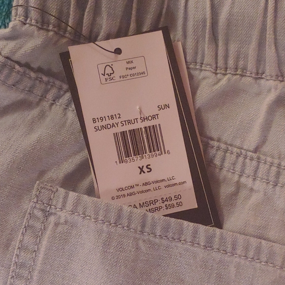 ❤︎ VOLCOM ❤︎ Sunday Strut Shorts - Picture 4 of 5